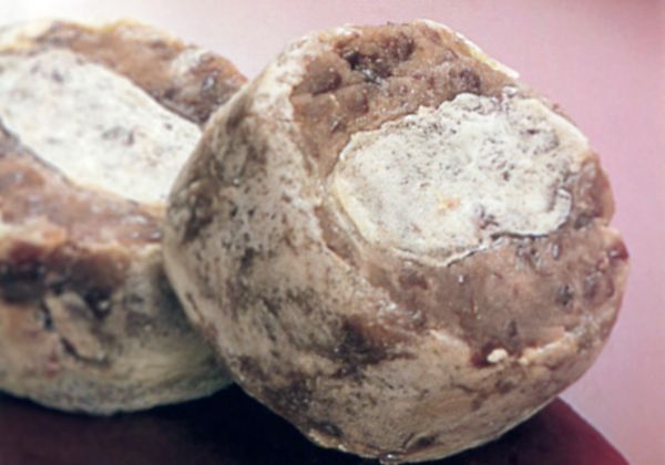 大名きんつば選りすぐった北海道産の極上小豆を使い一つ一つ丹念に焼きあげました。価格　　１個　　150円消費期限　　６日