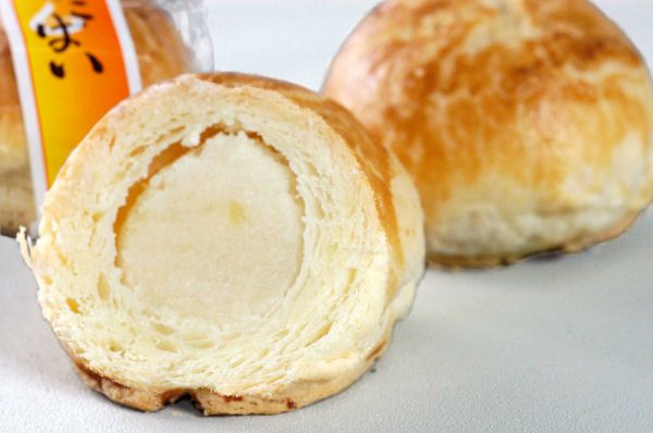 くりっこパイパイ生地で餡には、きざんだ栗を入れた洋風和菓子のパイ万十価格　　１個　　　　150円（税込）　　　　10個入り　1、750円（税込）　　　　15個入り　2、500円（税込）消費期限　　8日