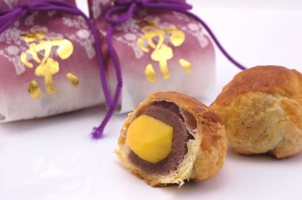 栗（マロンパイ）栗一粒を小豆のこし餡で包み、上質なパイの生地で焼き上げました。価格　　167円（税込）消費期限　　7日