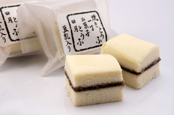 お菓子とうふおいしい豆乳を使った、風味豊かなお菓子です。豆乳シフォン生地に黒ゴマをサンドしました。価格　　178円（税込）消費期限　　7日