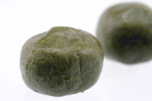 草もちよもぎを贅沢に使っています価格　消費期限　要冷蔵　2日