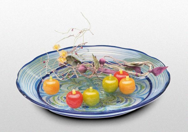 銘菓　佳日りんごの羊かん。みすずかる信濃の林檎のこのお菓子こそなんのためらいもなく銘菓佳日と名付けました。　摂心庵にて宗寿価格　　　 125円（税込）6個入り　　 970円（税込）8個入り　1、220円（税込）消費期限　　10日