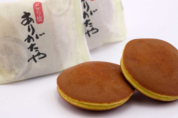 ありがたや十勝産の小豆を使ったつぶあんをふっくらと焼いた生地にサンドしたボリュームと味が自慢のどら焼です。価格　183円（税込）消費期限　5日