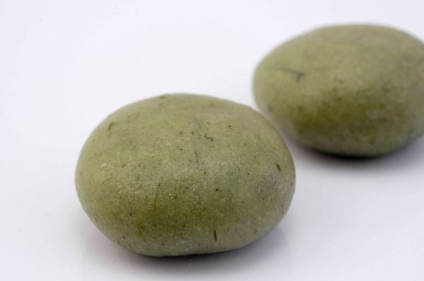 草餅おだんごと同じ上新粉で作った草餅です。つぶしあんたっぷりで根強いファンがあります。価格　円（税込）消費期限　当日限り