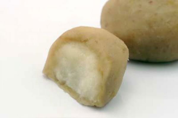 栗粉餅（9月～12月初旬季節限定商品）栗を粉にしてあんをつくり、中にお餅を包みました価格　円（税込）消費期限　当日限り