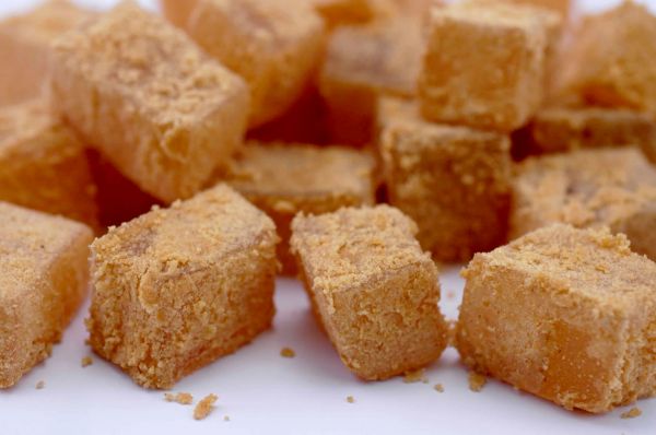 わらび餅（６月～８月季節限定商品）価格　３１５円（税込）消費期限　日