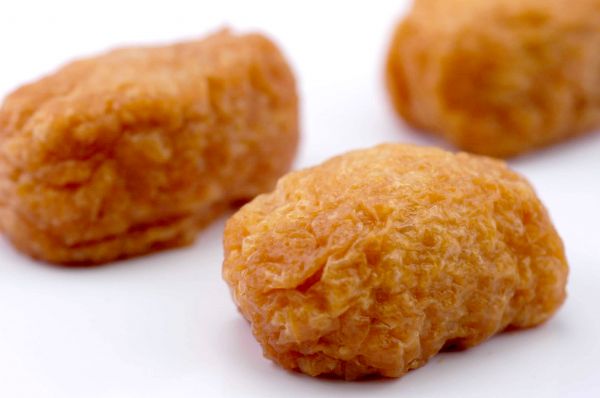 いなり寿司名大飯田名物の稲荷寿司です。自家製の揚げを使用した、やみつきになる伝統の味を一度ご賞味下さい。価格　円（税込）消費期限　日